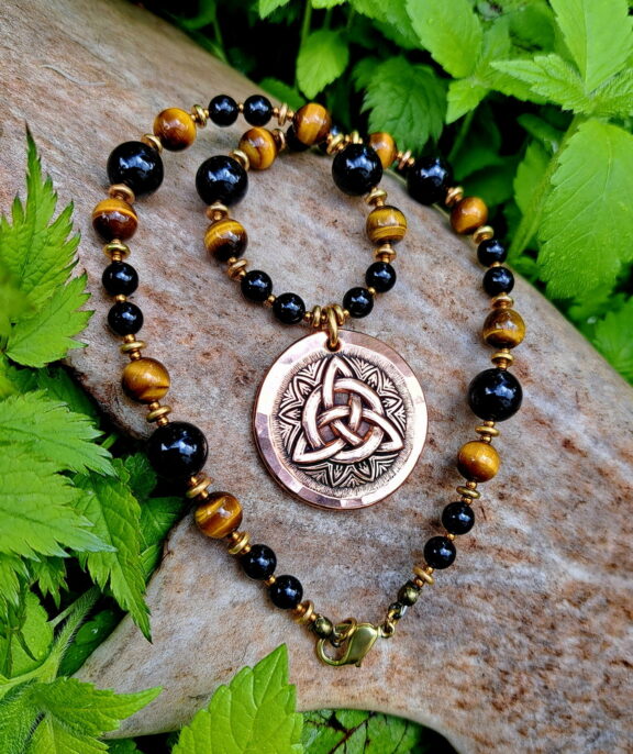 Triquetra Heilsteinkette