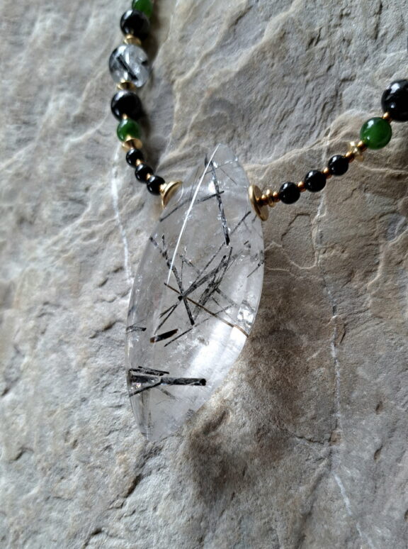 Turmalin in Bergkristall Edelstein Anhänger