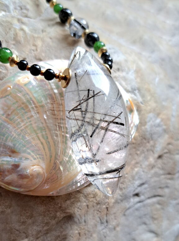 Handgeschliffener Turmalinquarz Heilstein Anhänger