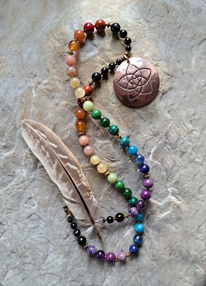 Kupfer anhänger mit Symbol Venusblume an Chakra Edelsteinkette